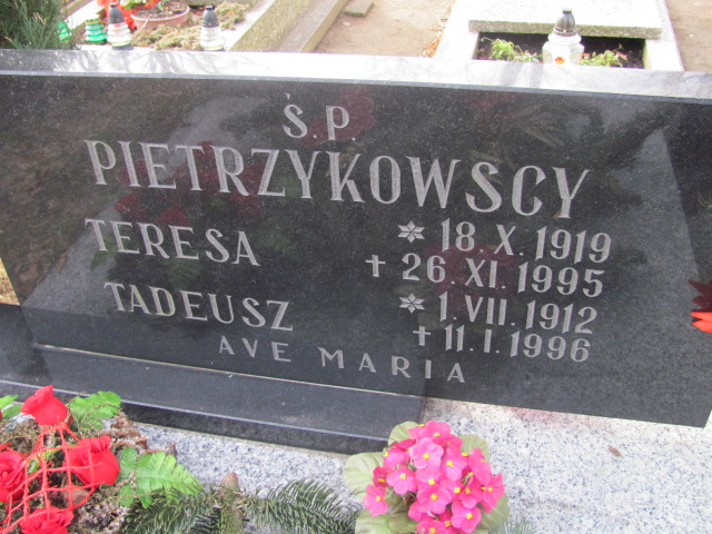 Tadeusz Pietrzykowski 1912 Wołów - Grobonet - Wyszukiwarka osób pochowanych